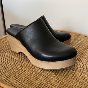 Everlane Black Leather Clogs
